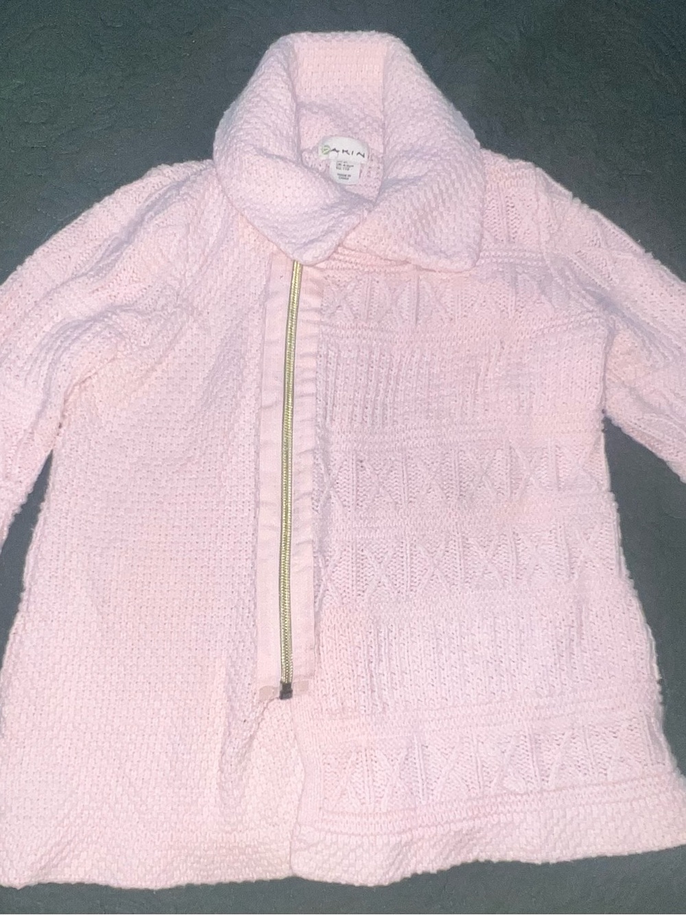 Akini girl’s pink knit textured jacket with an asymmetrical zipper. Size 4-5